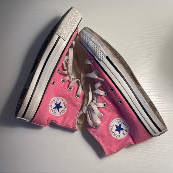 ⭐️ Pink Converse - Picture 1 of 5